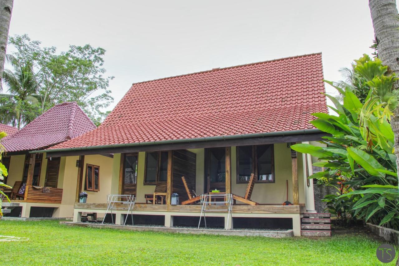 Sadati Home Stay バツカラス エクステリア 写真